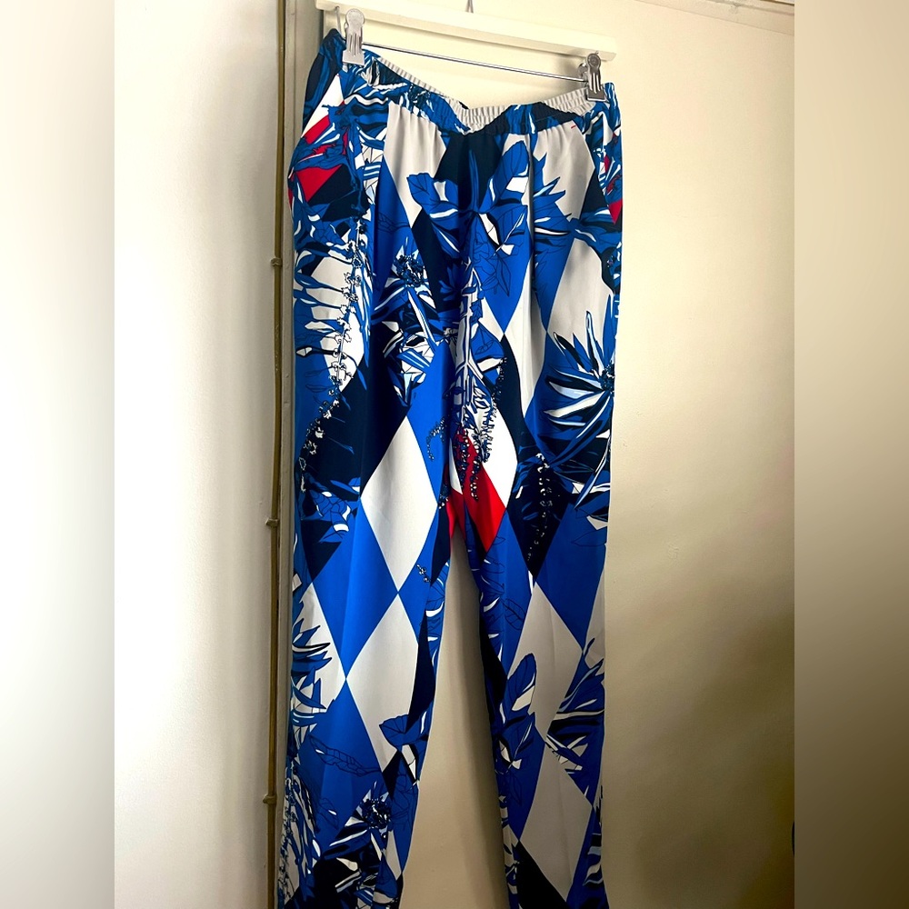 Print Tommy Hilfiger pants with pockets .